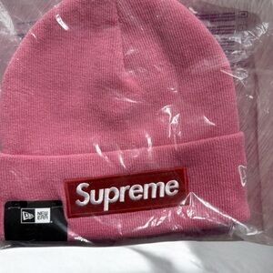 Supreme x New Era Box Logo Beanie - Pink